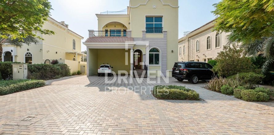 4 bedrooms Villa in Hacienda, UAE No. 212664