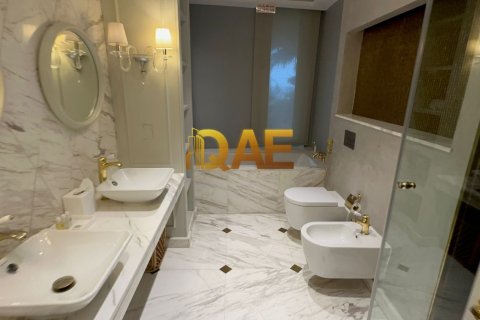 7 bedrooms Villa in The World Islands, UAE No. 7182 16
