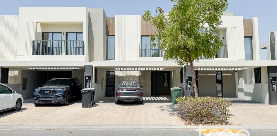 3 bedrooms Townhouse in EMAAR South, UAE No. 220958