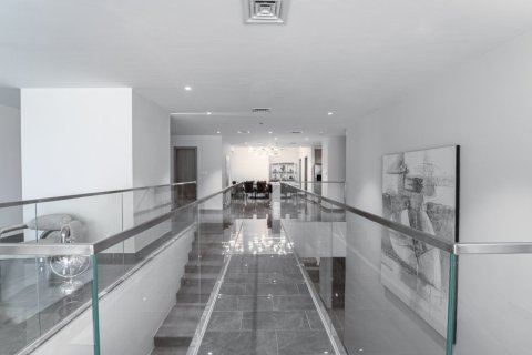 3 bedrooms Apartment in Dubai, UAE No. 220296 6
