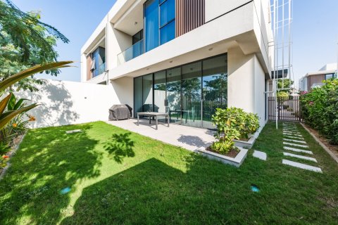 Villa de 4 dormitorios en District One, UAE No. 197370