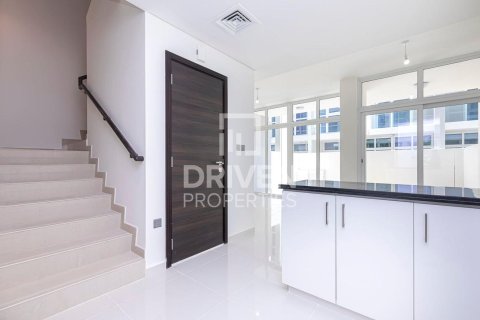 3 bedrooms Townhouse in Dubai, UAE No. 212181 8