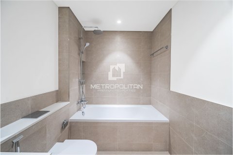Квартира с 2 спальнями в EMAAR Beachfront, ОАЭ №78872 24