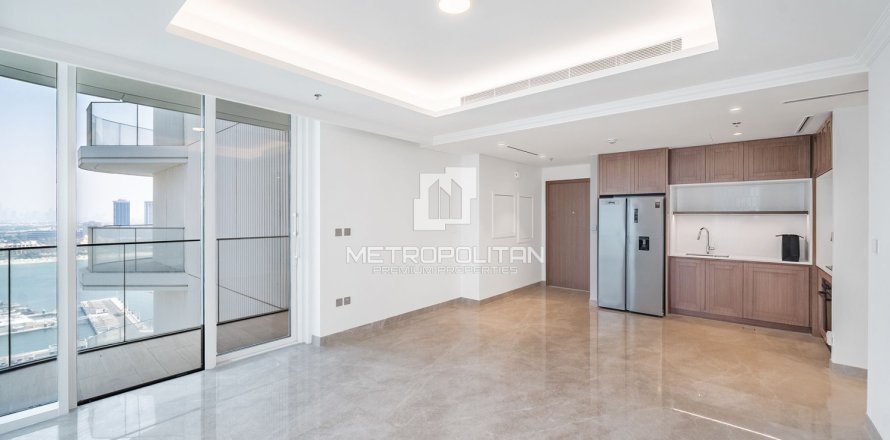 Квартира с 2 спальнями в EMAAR Beachfront, ОАЭ №78872