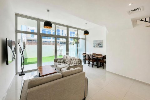 Townhouse de 2 dormitorios en Dubai, UAE No. 214857