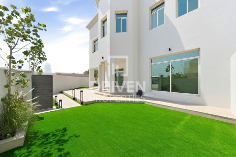 4 bedrooms Villa in Jumeirah 3, UAE No. 212440