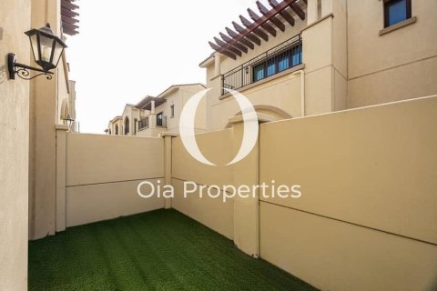 Villa de 3 dormitorios en Abu Dhabi, UAE No. 115078 10