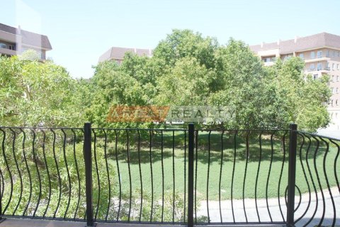 Apartment de 2 dormitorios en Motor City, UAE No. 220380 9