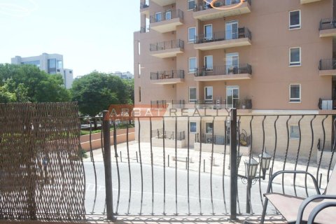 Apartment de 2 dormitorios en Motor City, UAE No. 220380 18
