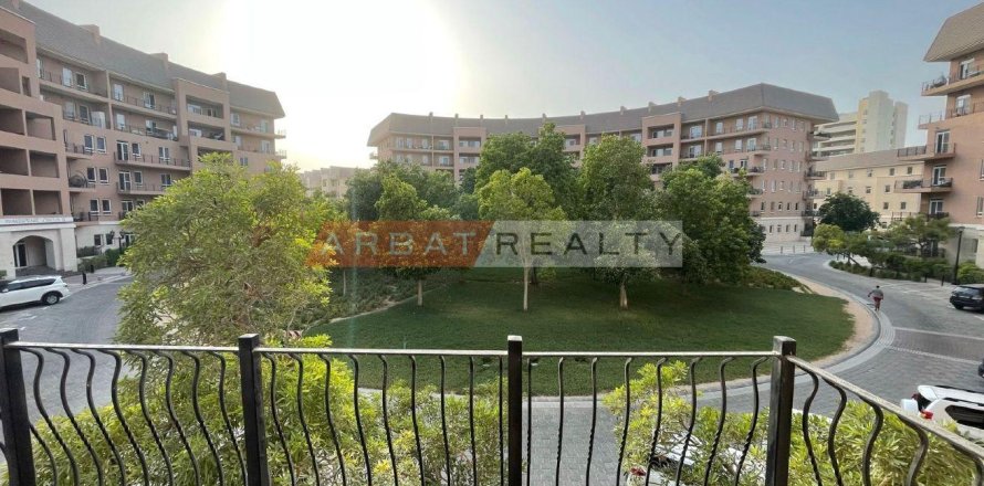Apartment de 2 dormitorios en Motor City, UAE No. 220380