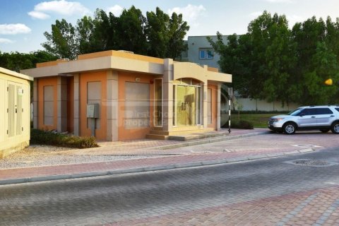 3 bedrooms Villa in Abu Dhabi, UAE No. 13238 15