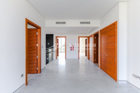 5 bedrooms Villa in Abu Dhabi, UAE No. 134411 14