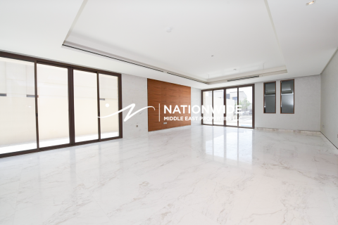 5 bedrooms Villa in Abu Dhabi, UAE No. 134411 3