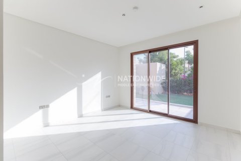 5 bedrooms Villa in Abu Dhabi, UAE No. 134411 9
