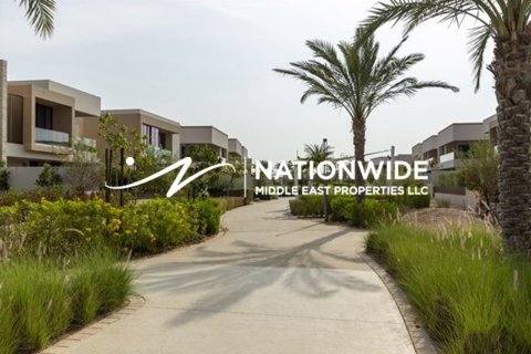 5 bedrooms Villa in Abu Dhabi, UAE No. 134411 15
