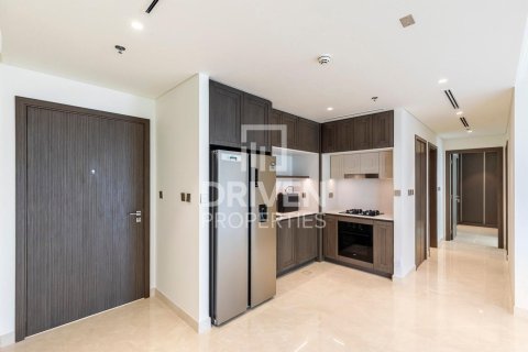 Apartment de 2 dormitorios en EMAAR Beachfront, UAE No. 221506 10