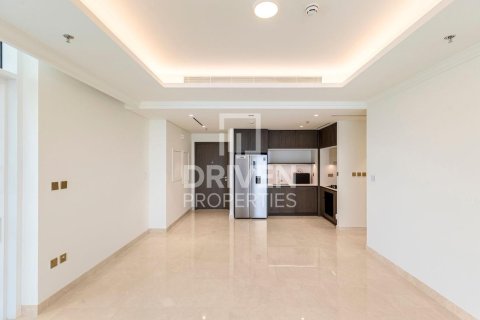 Apartment de 2 dormitorios en EMAAR Beachfront, UAE No. 221506