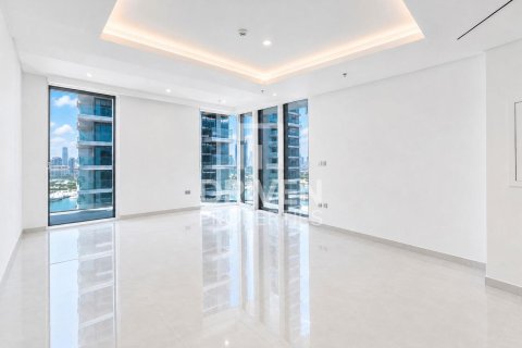 Apartment de 2 dormitorios en EMAAR Beachfront, UAE No. 221506 3