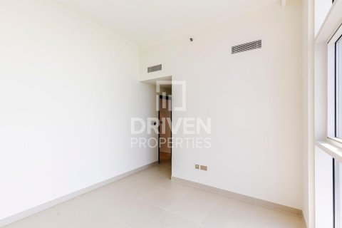 Apartment de 2 dormitorios en EMAAR Beachfront, UAE No. 221506 8