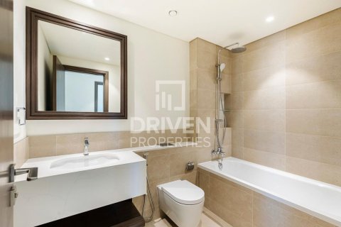 Apartment de 2 dormitorios en EMAAR Beachfront, UAE No. 221506 12