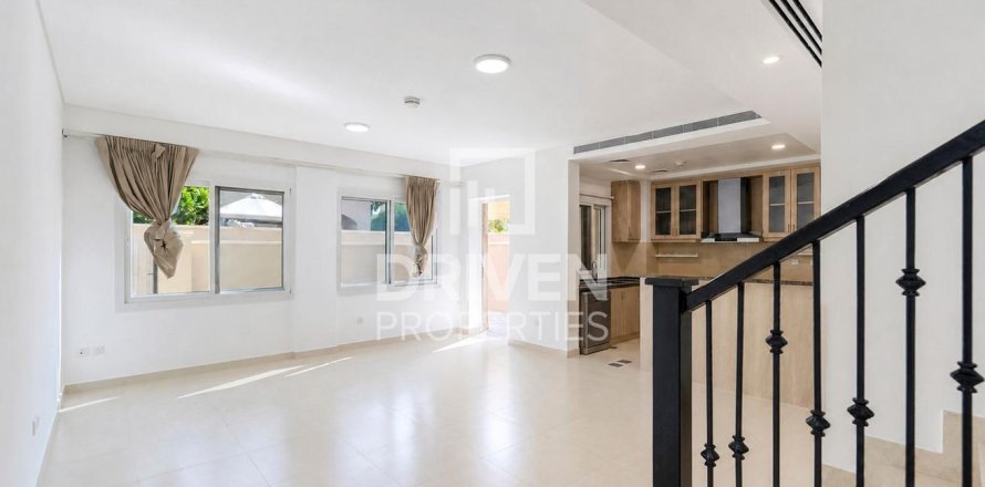 Villa de 3 dormitorios en Bella Casa, UAE No. 223333