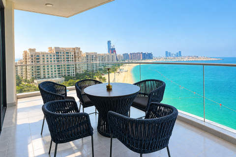 Квартира с 2 спальнями в Azure Residences, ОАЭ №218856 3