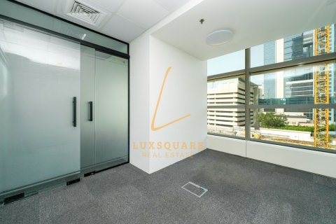 76m² Office in Sheikh Zayed Road, UAE No. 219347 13
