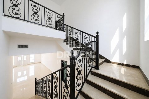 4 bedrooms Villa in Nadd Al Sheba, UAE No. 221473 16