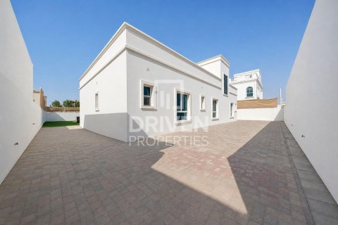 4 bedrooms Villa in Nadd Al Sheba, UAE No. 221473 29