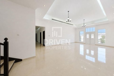 4 bedrooms Villa in Nadd Al Sheba, UAE No. 221473 9