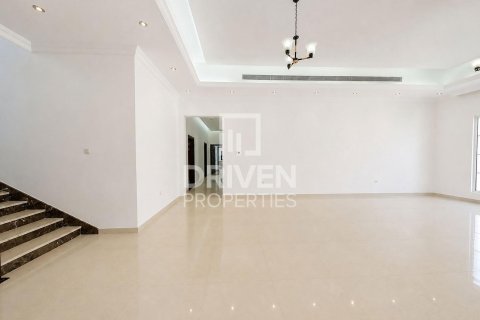 4 bedrooms Villa in Nadd Al Sheba, UAE No. 221473 3