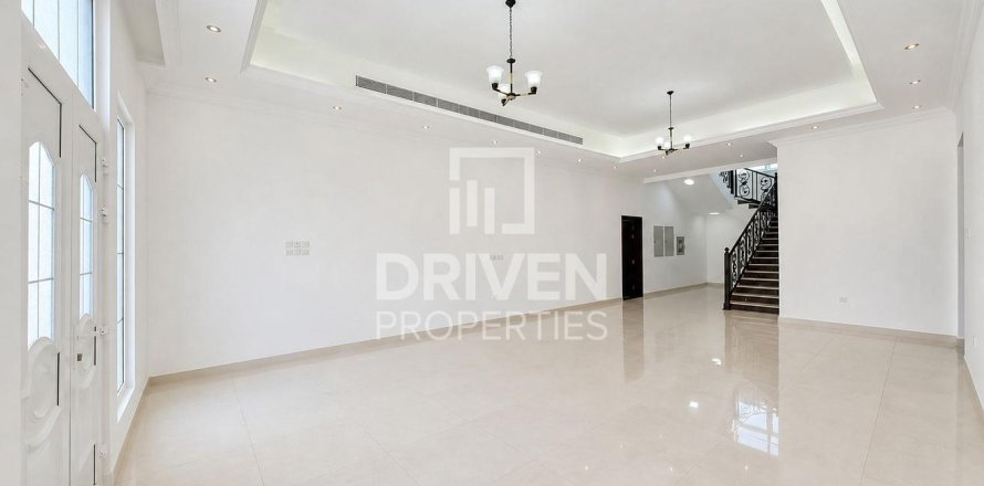 4 bedrooms Villa in Nadd Al Sheba, UAE No. 221473