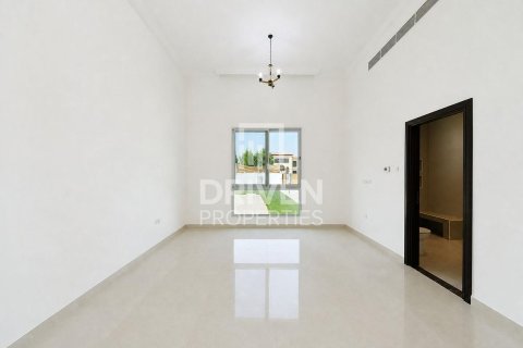 4 bedrooms Villa in Nadd Al Sheba, UAE No. 221473 6