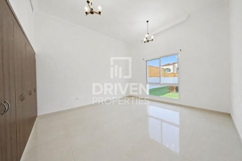 4 bedrooms Villa in Nadd Al Sheba, UAE No. 221473 12