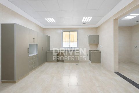 4 bedrooms Villa in Nadd Al Sheba, UAE No. 221473 17