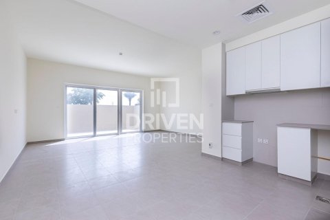 Квартира с 2 спальнями в EMAAR South, ОАЭ №207510 4