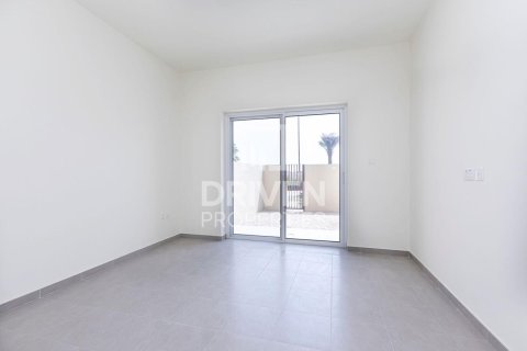 Квартира с 2 спальнями в EMAAR South, ОАЭ №207510 9