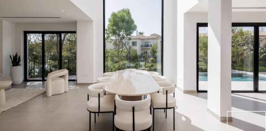 5 bedrooms Villa in Jumeirah Islands, UAE No. 211062