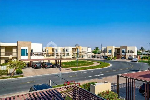 Квартира с 2 спальнями в EMAAR South, ОАЭ №155421 4