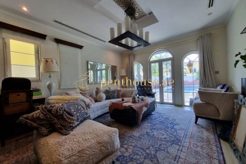 Villa de 3 chambres à Legacy, UAE No. 78447 6