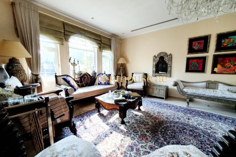 Villa de 3 chambres à Legacy, UAE No. 78447 4