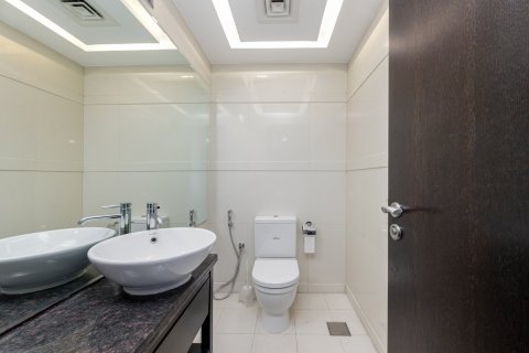 Apartment de 3 dormitorios en 23 Marina, UAE No. 221702 5