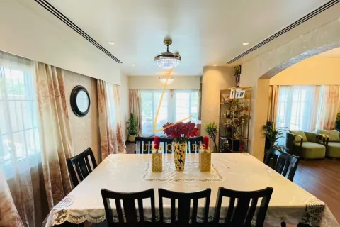 3 bedrooms Villa in Jumeirah Village Circle, UAE No. 208390 6