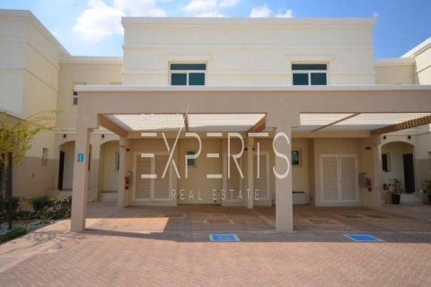 Townhouse de 2 dormitorios en Al Ghadeer, UAE No. 222063