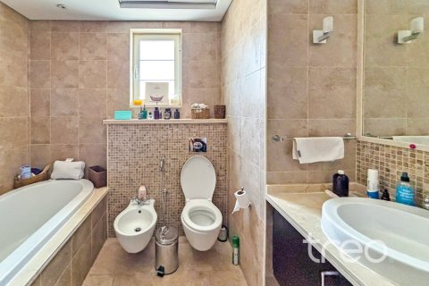 4 bedrooms Villa in Legacy, UAE No. 220765 20