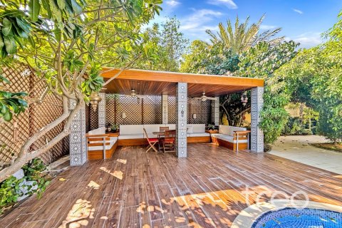 4 bedrooms Villa in Legacy, UAE No. 220765 25