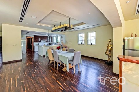 4 bedrooms Villa in Legacy, UAE No. 220765 13
