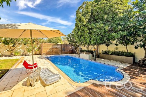 4 bedrooms Villa in Legacy, UAE No. 220765 3