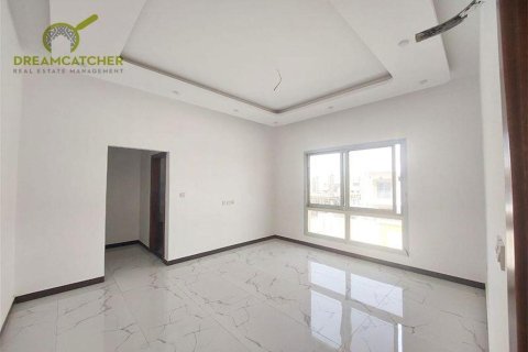 Вилла с 4 спальнями в Al Yasmeen, ОАЭ №27998 14