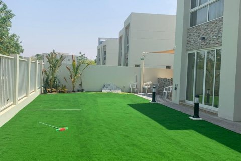 4 bedrooms Townhouse in Ras Al Khaimah, UAE No. 184127 9